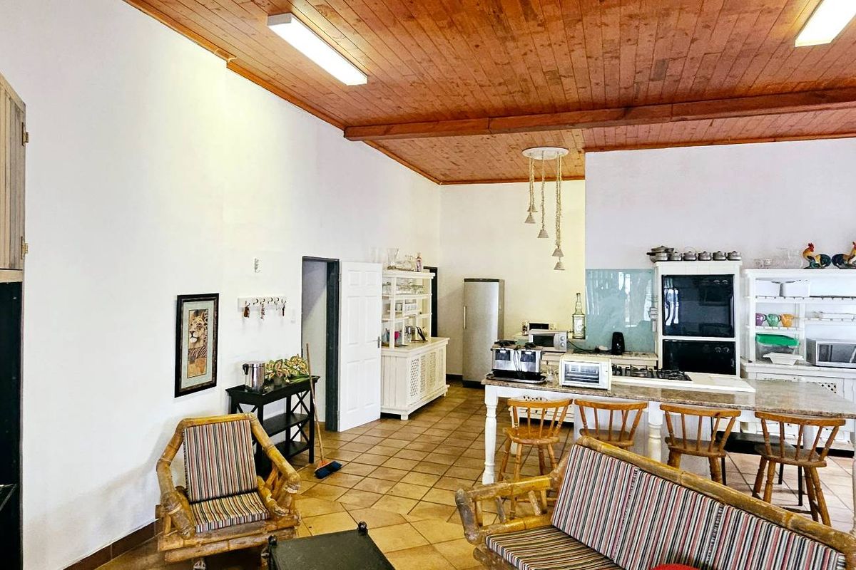 Family Home for Sale in Cannonville - Photo 3