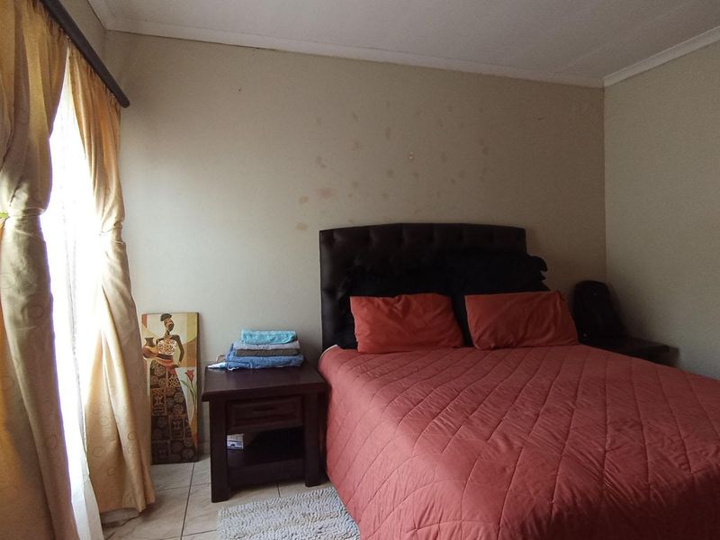 3 BEDROOM HOUSE IN THATCHFIELD - Photo 9