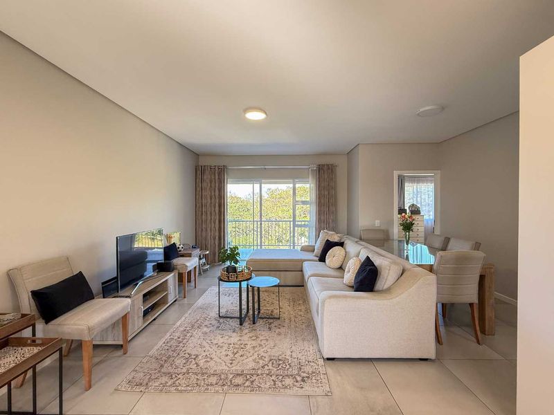 Spacious Apartment in Manor Estate - Photo 3