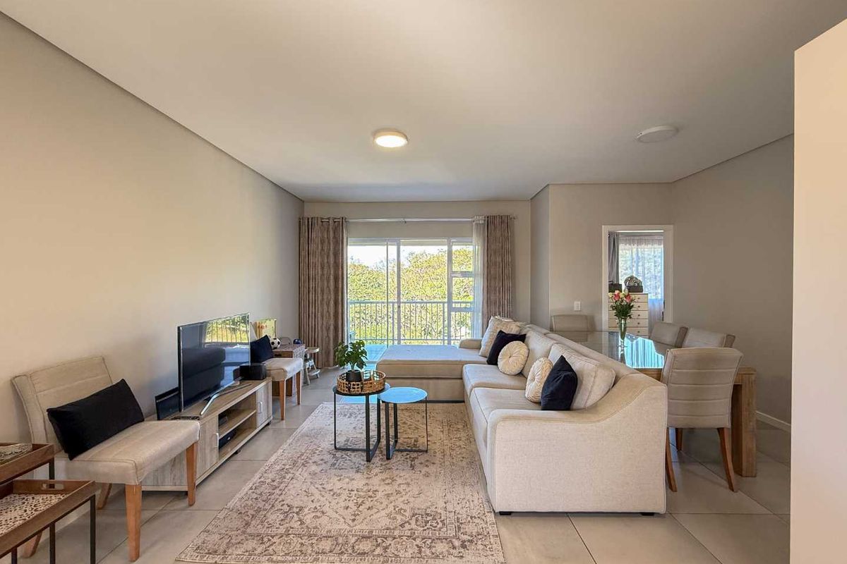 Spacious Apartment in Manor Estate - Photo 3