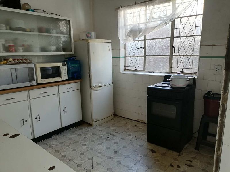 3 bedroom Semi detached house in Bezuidenhout Valley - Photo 2