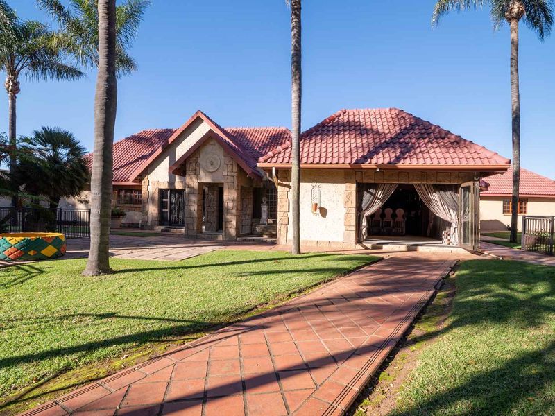 An Extensive and Versatile Classic Family Home in Beautiful Rynfield Estates - Photo 6