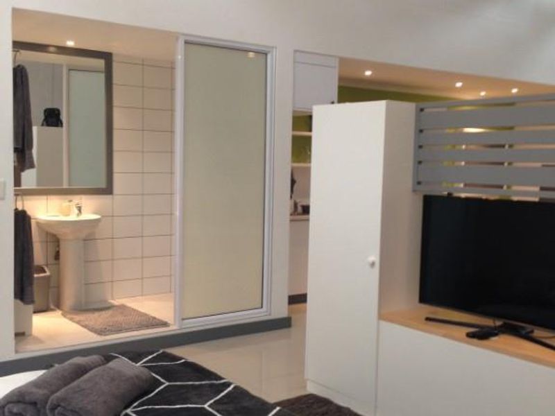 LIVING AT “THE WATER CUBE” - Photo 5