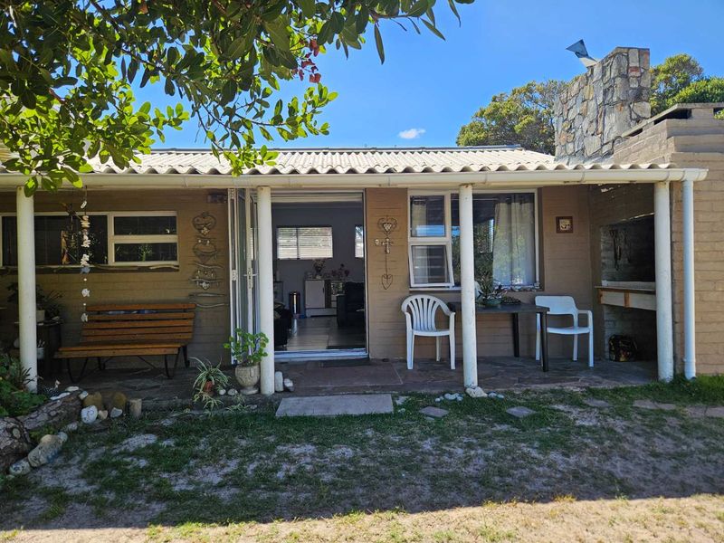 Space, privacy, and abundant birdlife on an extra-large stand - Photo 4