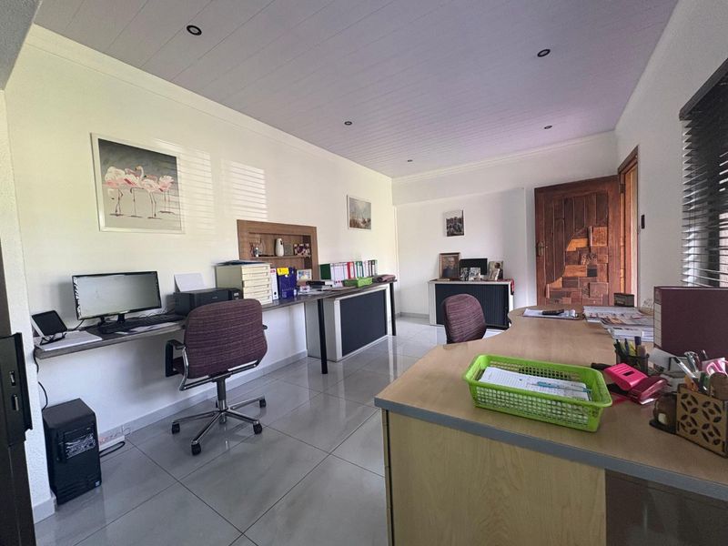 The Complete Modern Family Home with Two Bedroom Flatlet - Photo 6