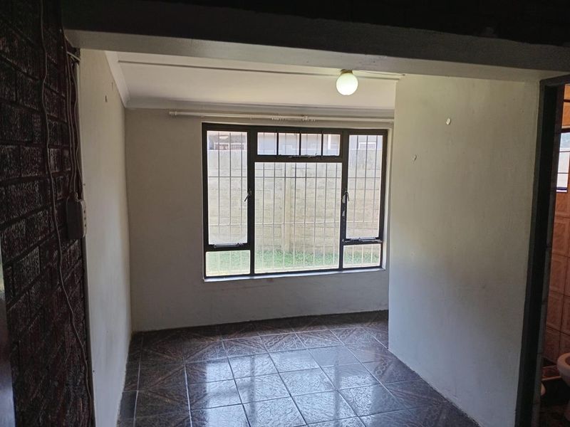 Comfortable Room for Rent in Arboretum with Shared Amenities