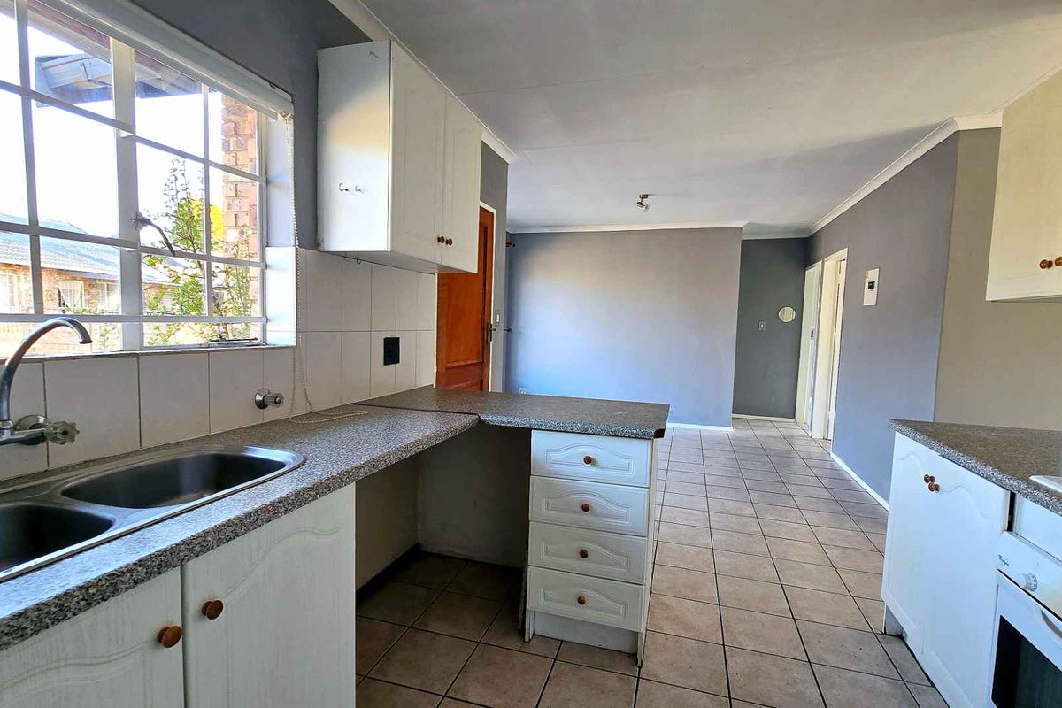 2 BEDROOM TONWHOUSE TO LET IN THE HEART OF DOORNPOORT - Photo 4
