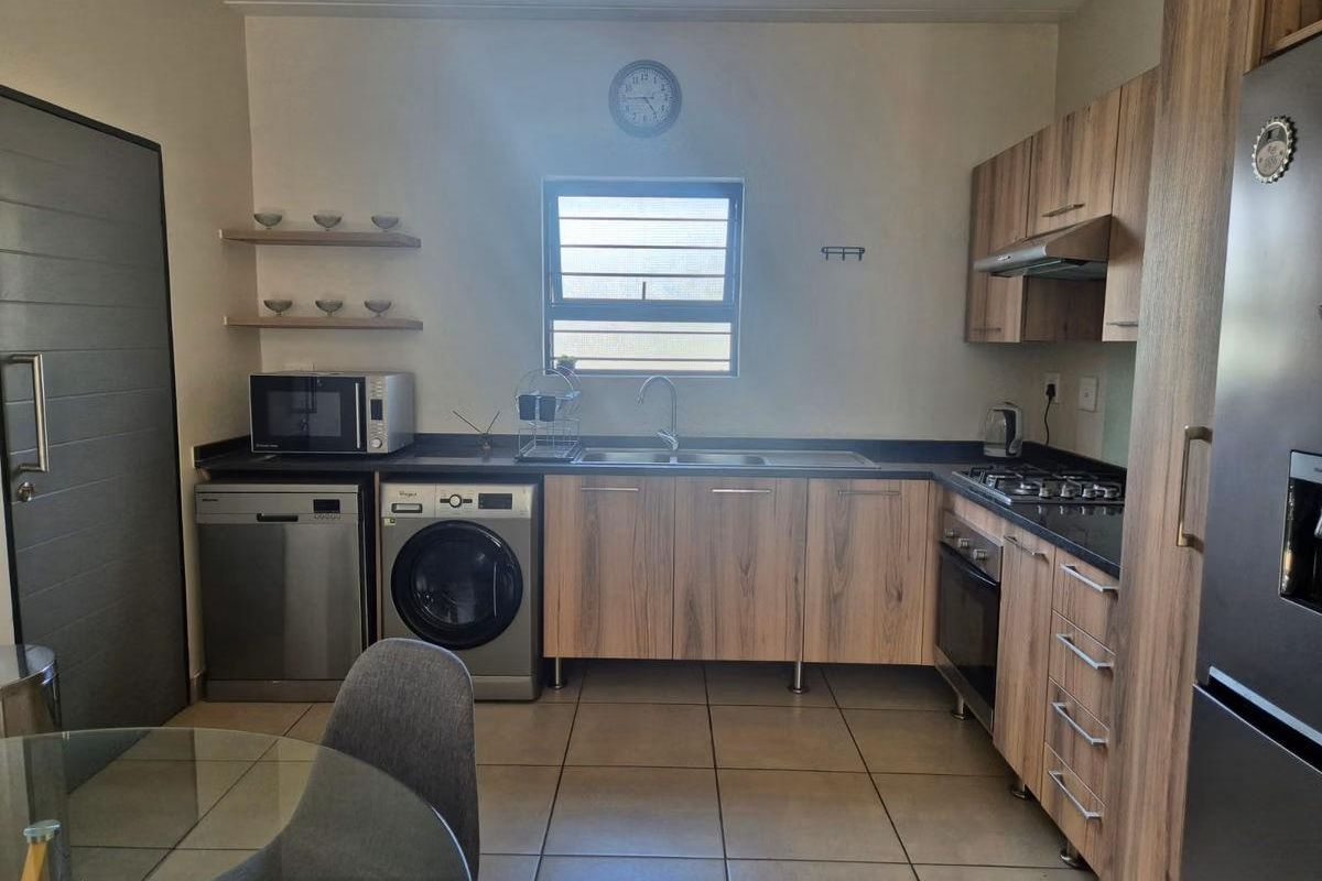 **Charming Two-Bedroom Apartment: Perfect for Investors or First-Time Homebuyers** - Photo 5