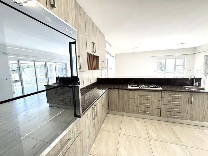 4 Bedroom House For Sale in Elisenheim - Photo 9