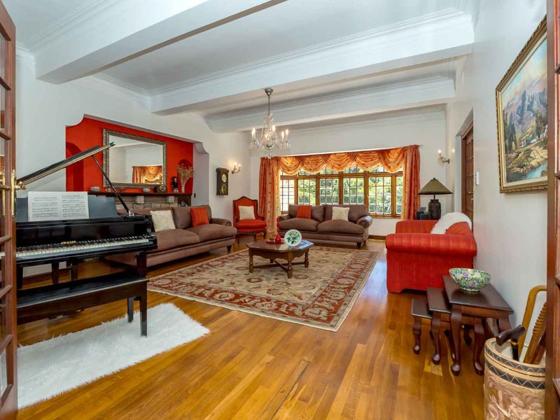 GAYLEIGH - A LANDMARK HERITAGE HOME BOASTING TIMELESS ELEGANCE - Photo 10