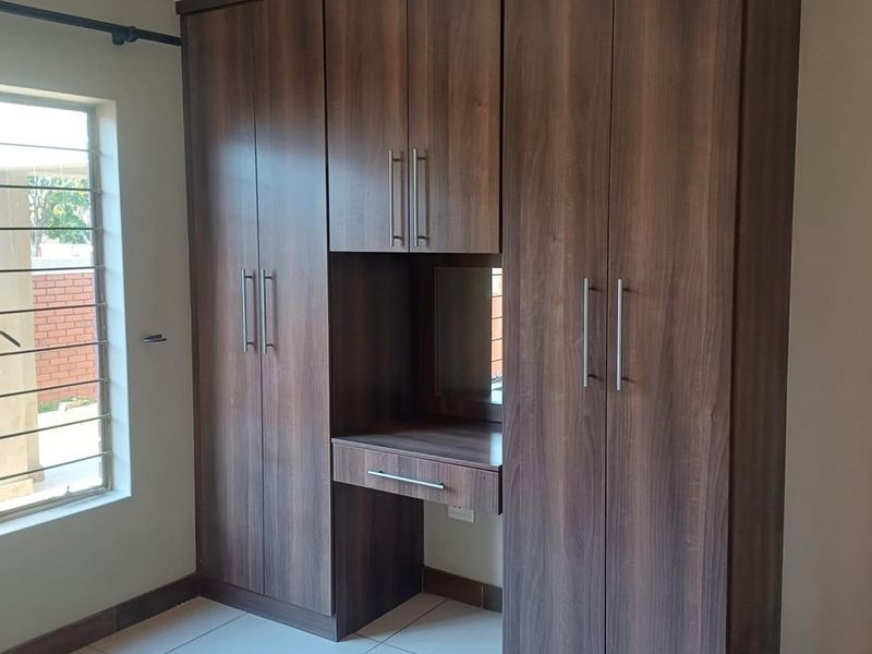 2 Bedroom Apartment To Let - Photo 5