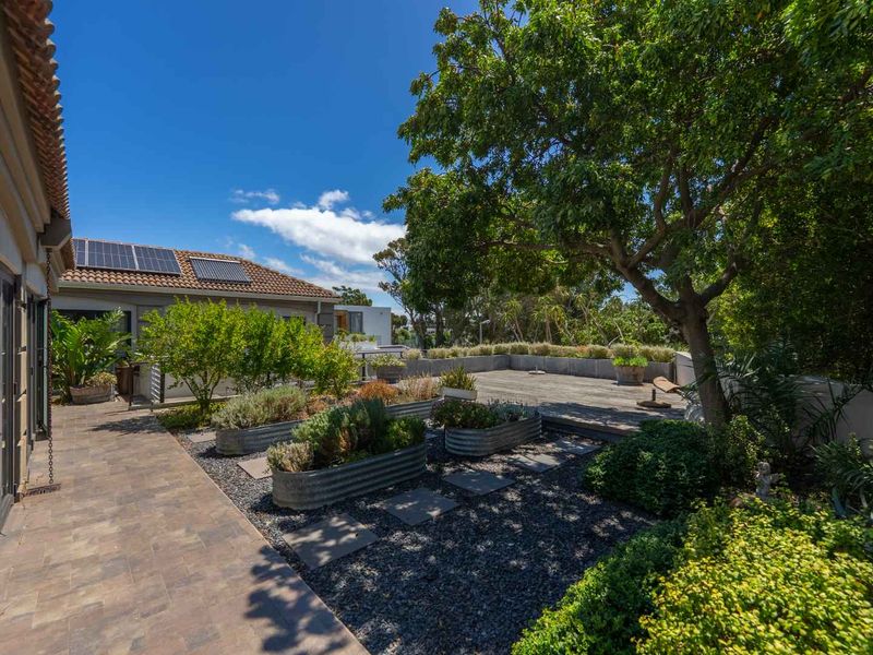 DEVELOPMENT OPPORTUNITY IN THE CAMPS BAY VILLAGE - Photo 9