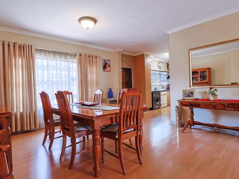 Magnificent back corner cluster in a sought after complex - Photo 3