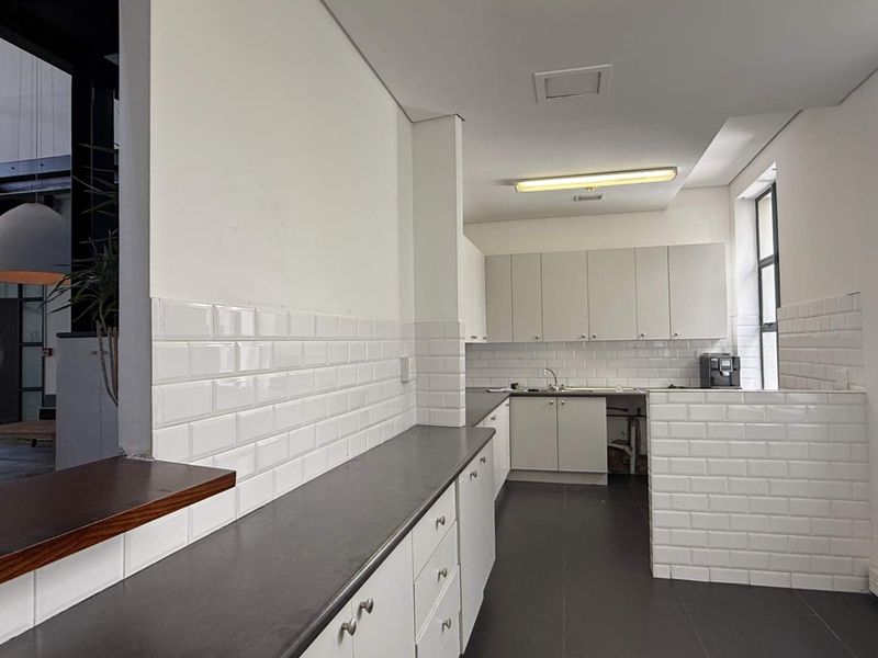 Prime 400m2 office to let in Keerom Street - Photo 6