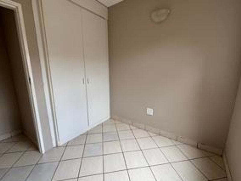 Modern 2-Bedroom Apartment For Sale in Protea Glen - Photo 3