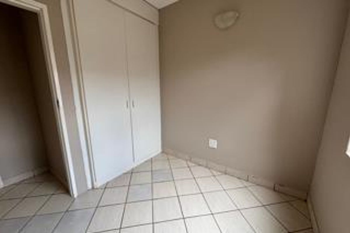 Modern 2-Bedroom Apartment For Sale in Protea Glen - Photo 3