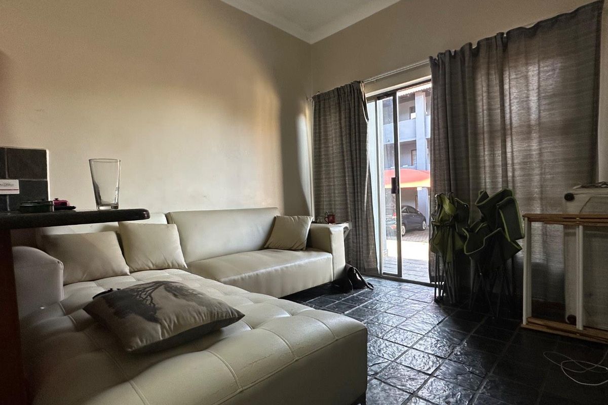 Location is everything! - Photo 2