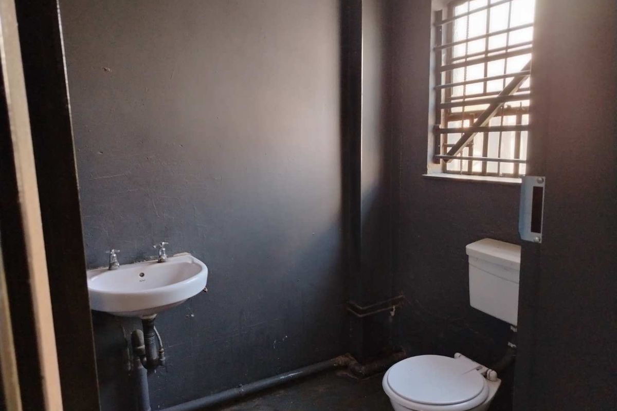 Unlock Potential: 220m2 Commercial Space in Alrode South! - Photo 4