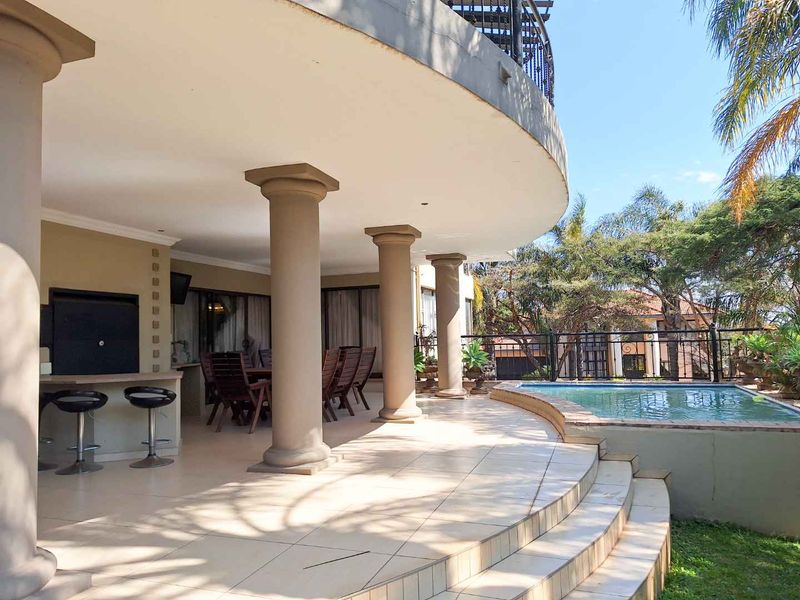 Magnificent Modern Living in The Wilds Security Estate!  The Entertainer's dream! Ideal for Embassy personnel or Executives!. - Photo 4