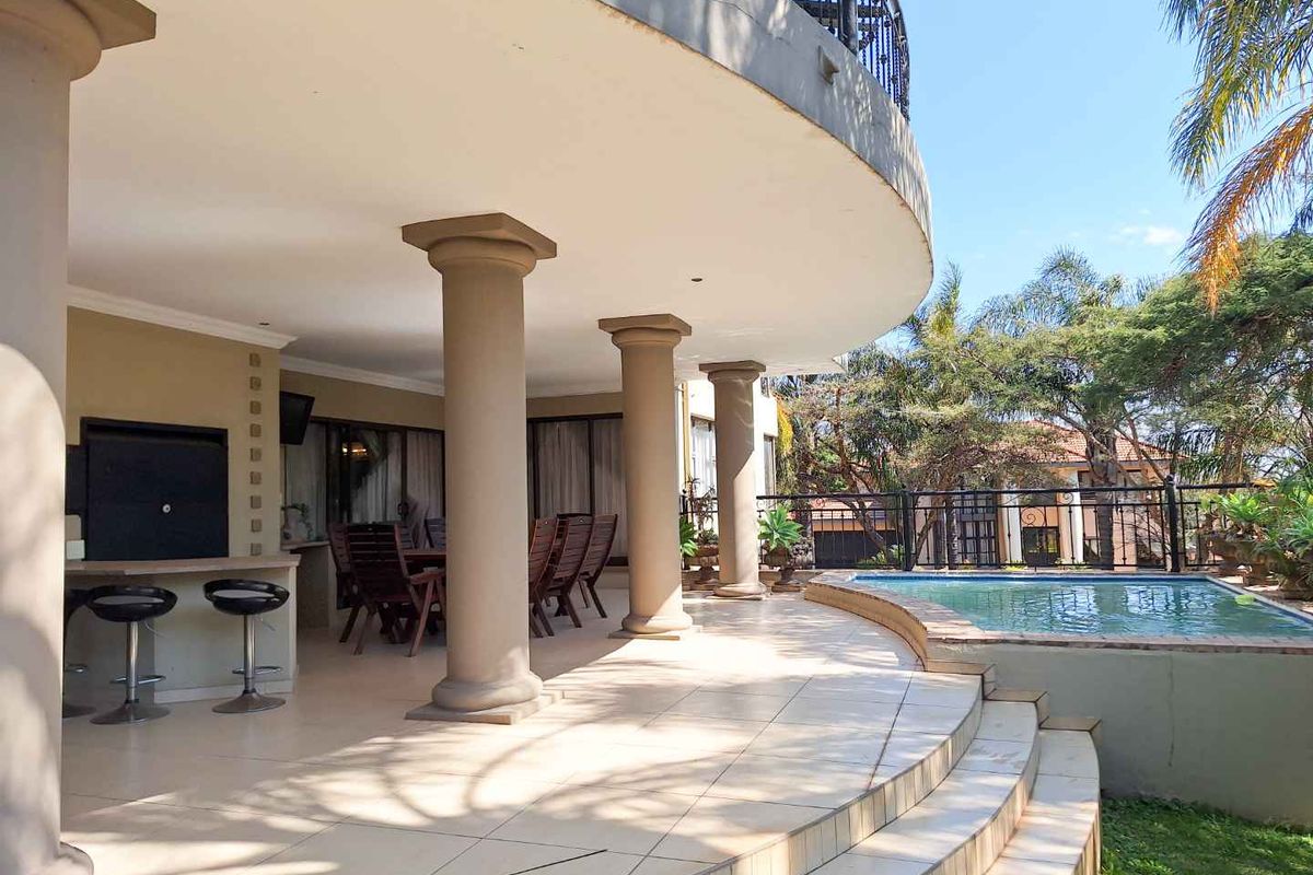 Magnificent Modern Living in The Wilds Security Estate!  The Entertainer's dream! Ideal for Embassy personnel or Executives!. - Photo 4