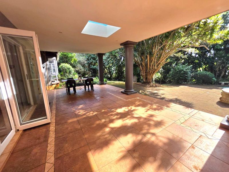 Affordable Entry Into the Kloof Property Market – Space, Position & Huge Potential - Photo 9