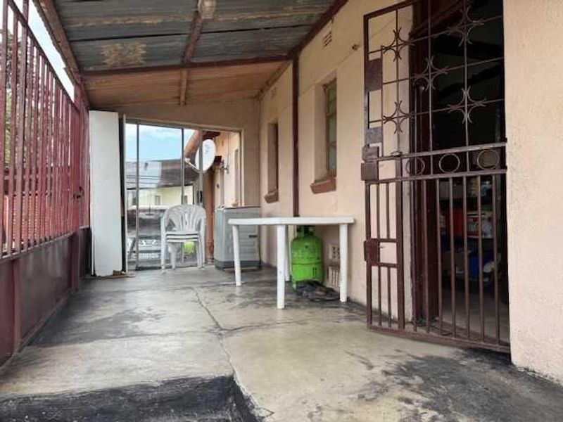 Versatile Family Home with Two Income-Generating Flats - Photo 7