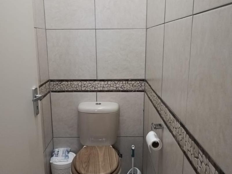 3 Bedroom Townhouse For Sale in Olympia - Photo 10