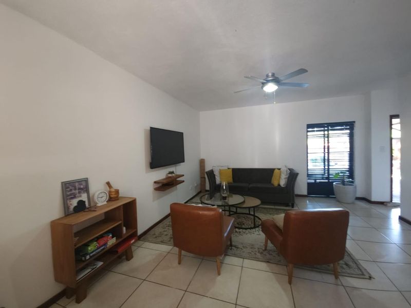 Lovely 3 bedroom unit for sale near Rob Ferreira hospital - Photo 3