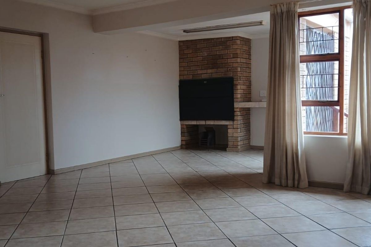 Low Maintenance Townhouse in the Heart of Heiderand - Photo 2