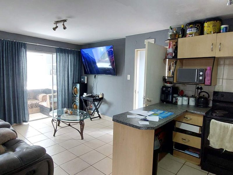 3 Bedroom in Secure Complex - Photo 3