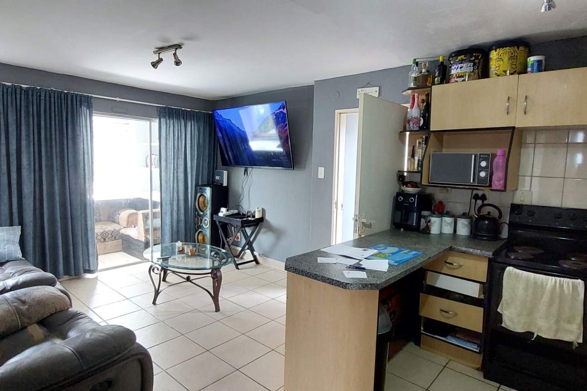 3 Bedroom in Secure Complex - Photo 3