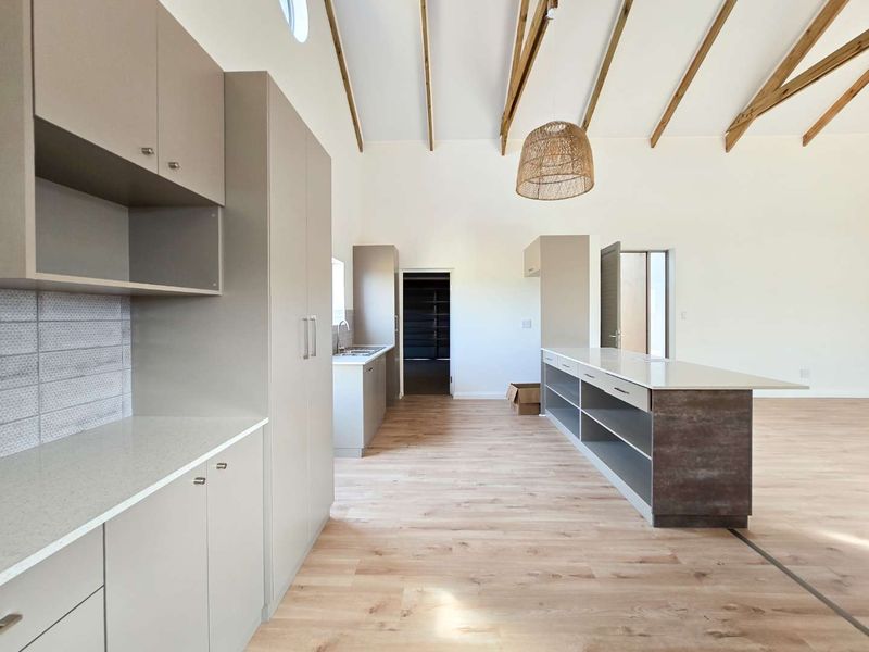 Modern 3 bedroom townhouse for sale in Stilbaai-Wes. - Photo 6