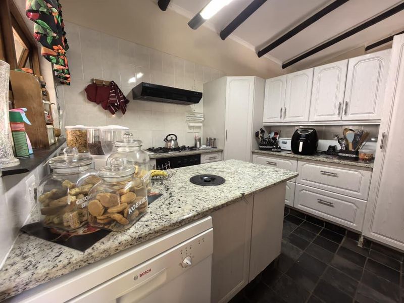 Comfortable Living Close to Amenities in Desirable Fraaiuitsig - Photo 8