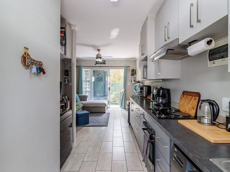 2 Bed Apartment for Sale Westering - Photo 5