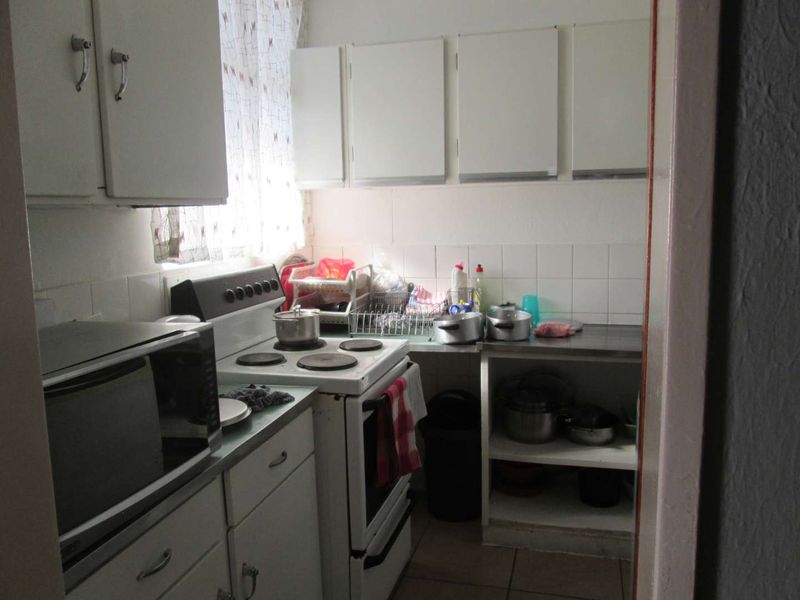 BEAUTIFUL, NEAT AND CLEAN [2] TWO BEDROOMS APARTMENT FOR SALE IN SUNNYSIDE [ JAN F E CELLIERS] - Photo 6
