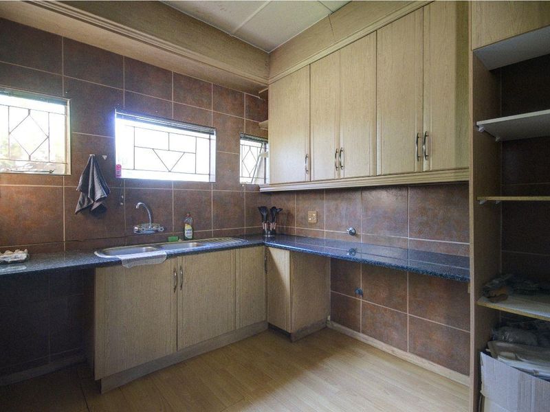 Outright bargain- HURRY! - Photo 9