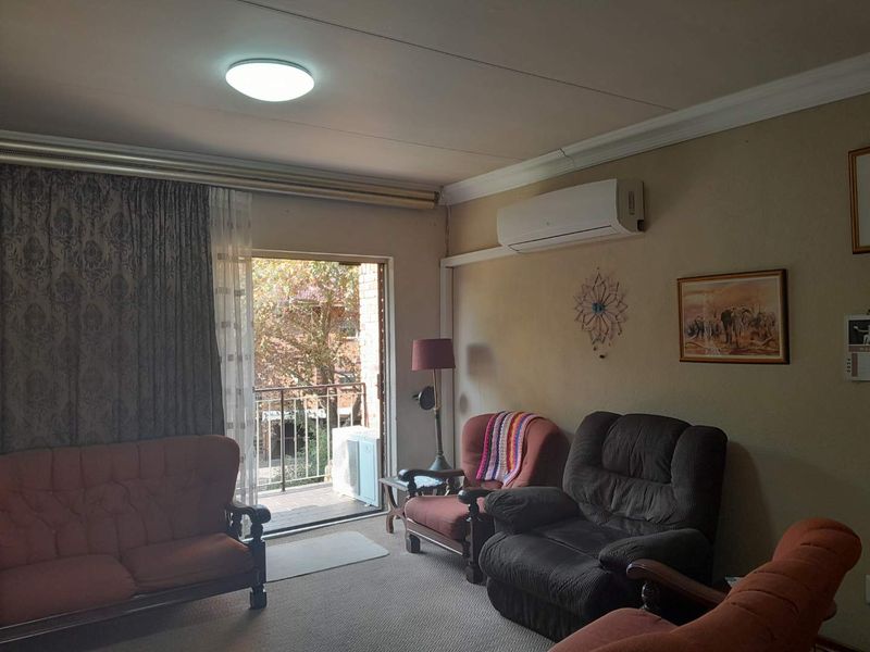 Safe and secure 3 Bedroom Apartment for sale South Crest - Photo 4