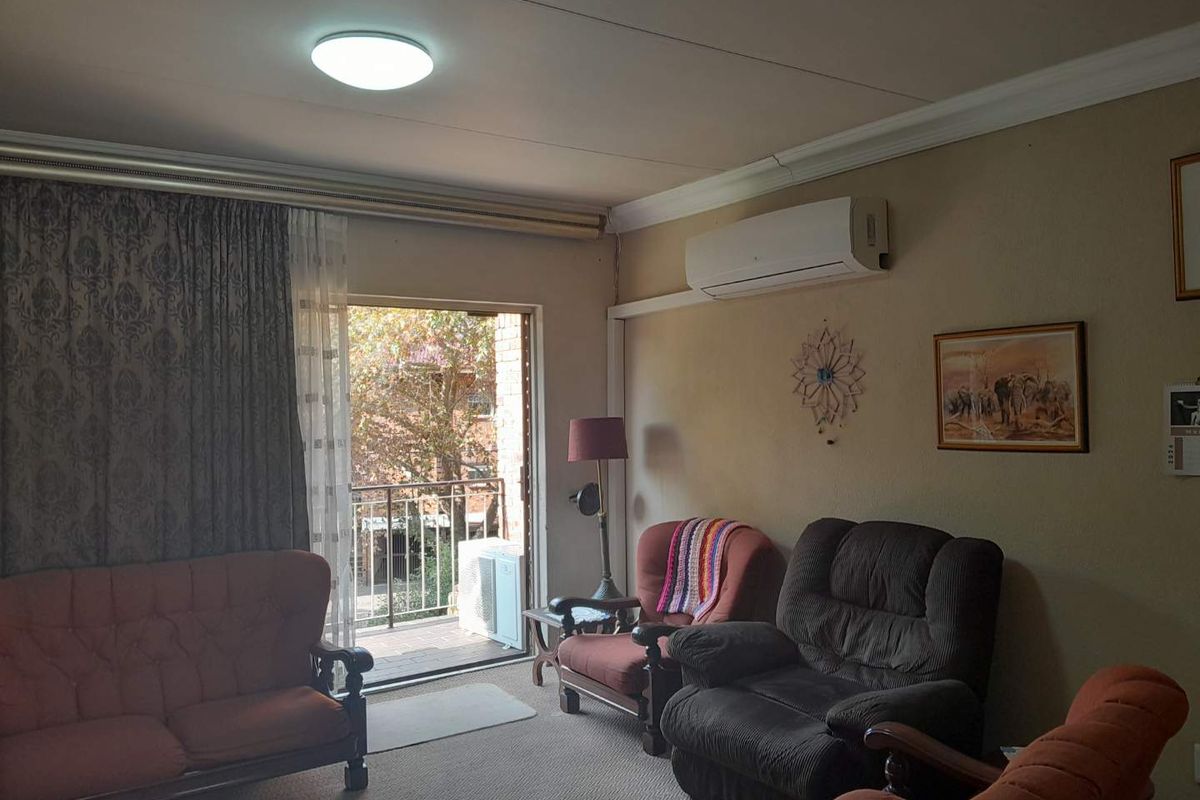 Safe and secure 3 Bedroom Apartment for sale South Crest - Photo 4