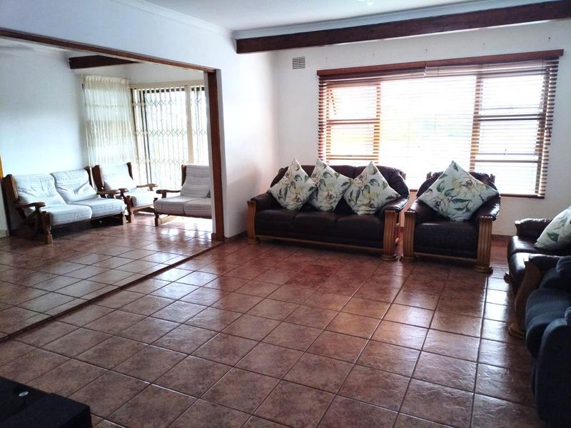 Spacious 4 Bedroom 3 Bathroom home for sale in a quiet cul-de-sac in Glen Anil - Photo 5