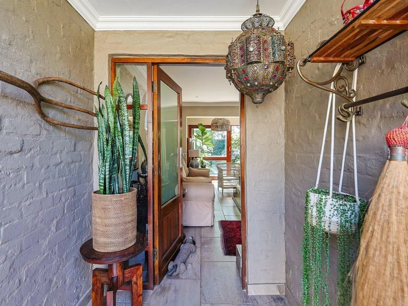 Stunning Townhouse For Sale - Photo 4