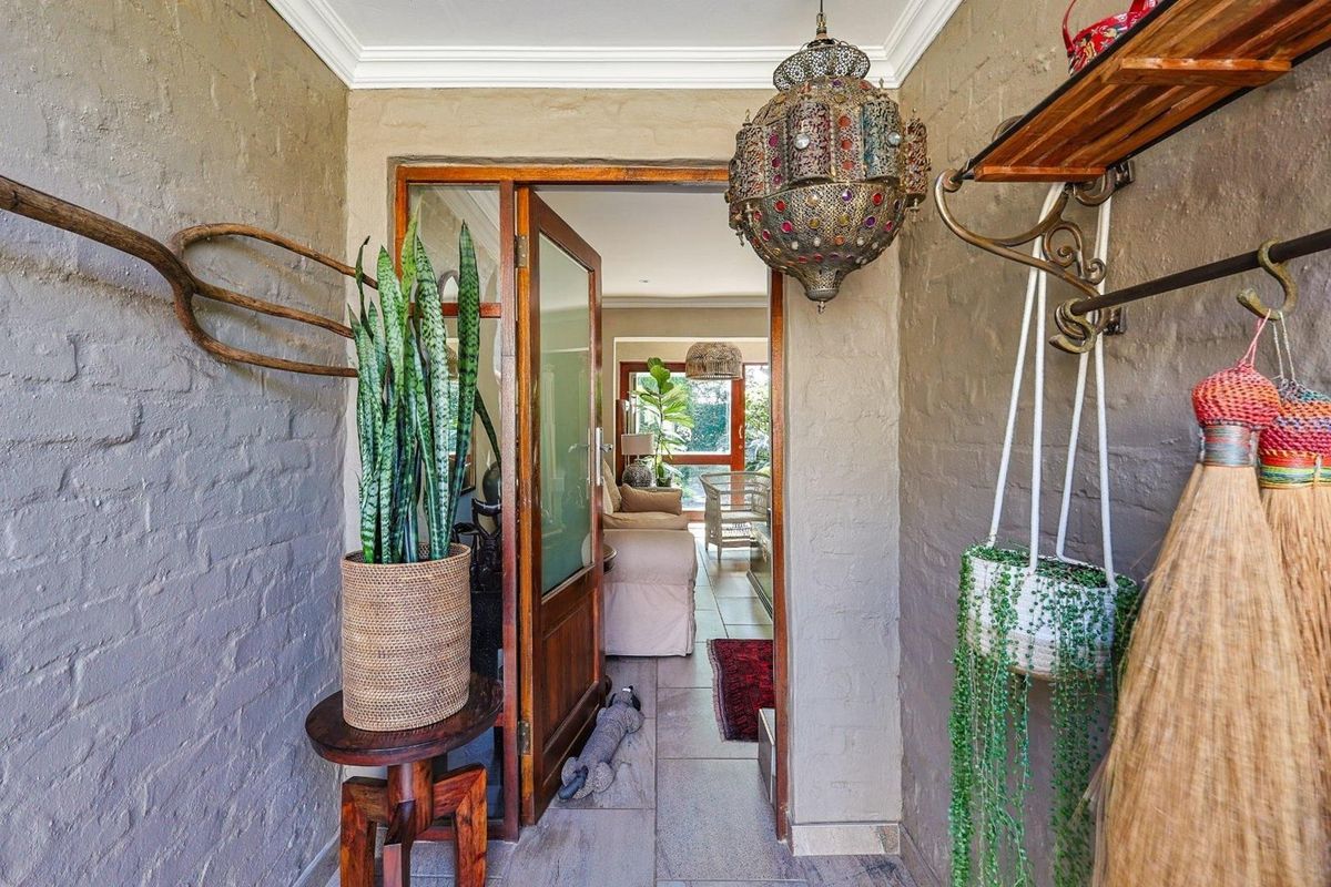Stunning Townhouse For Sale - Photo 4
