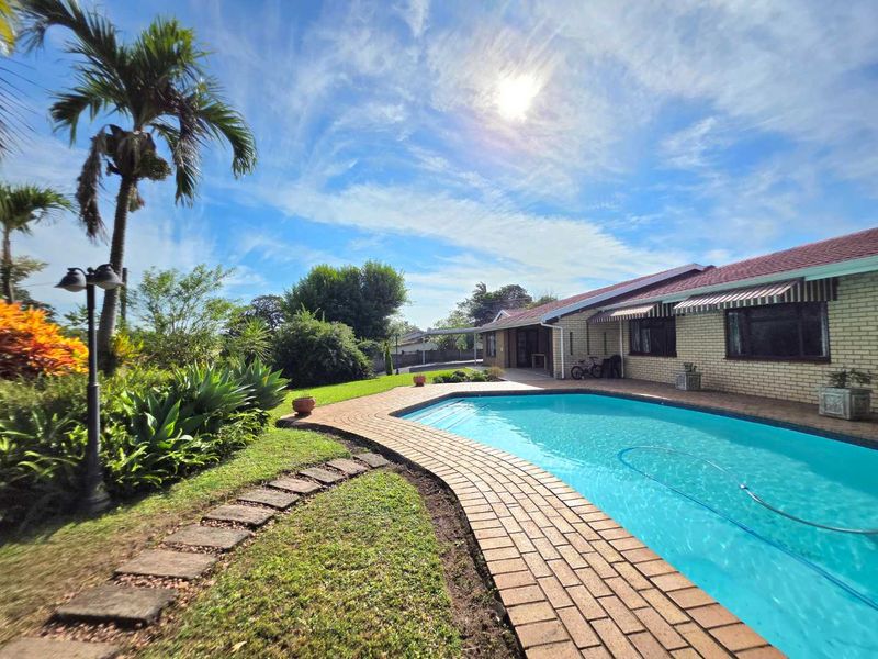 Entertain in Style in Northdene – Spacious 6 Bedroom Family Home with Pool & Solar and  converted flatlet. - Photo 8