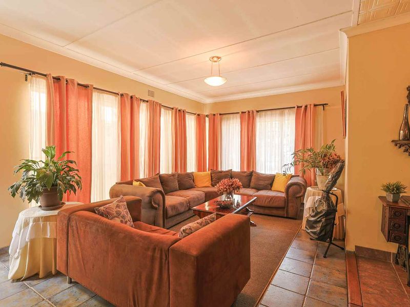 Exclusive Waverley Gem – A Spacious Family Haven in The Moot - Photo 7