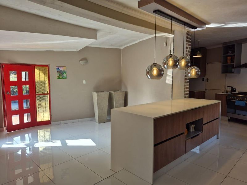 Large Family Home for Sale with Flatlet - Photo 9