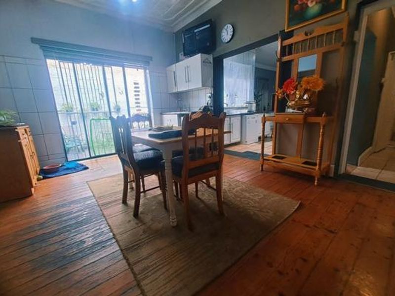 4 Spacious Bedroom House for Sale in Florentia - Photo 8