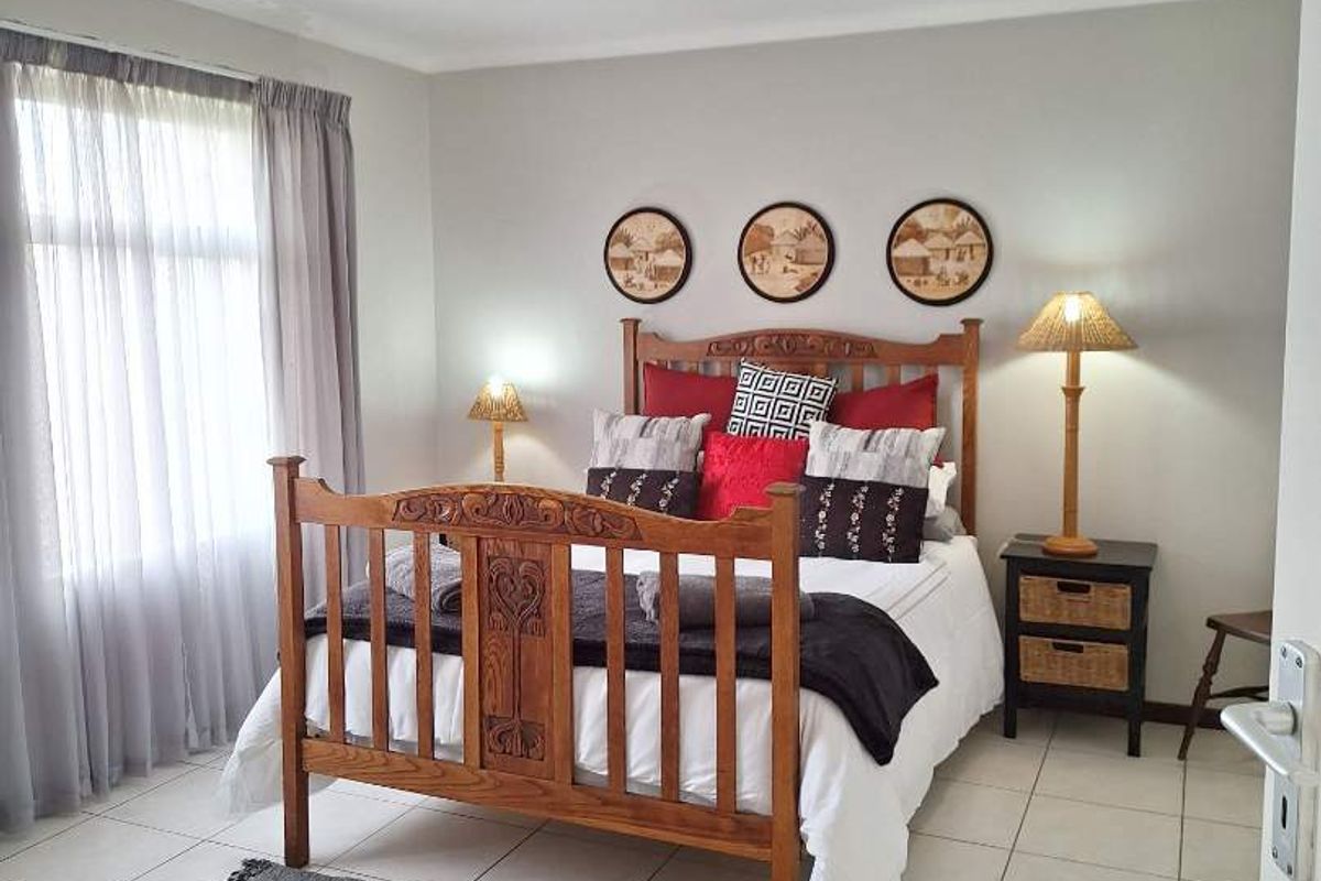 Neat Family Home with Separate Flat in Sought-After Lagoon Neighborhood! - Photo 4