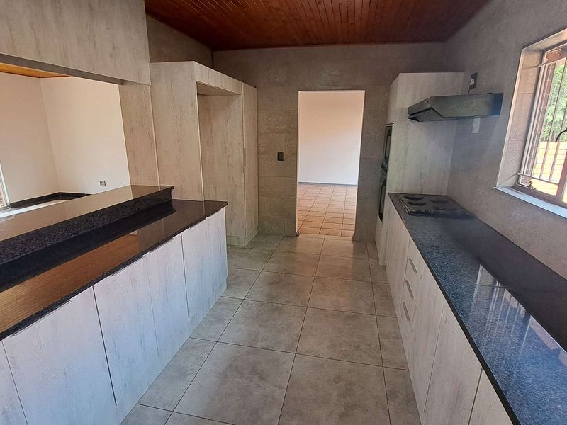 . "Prime Investment in Prestigious Heuwelsig" - Photo 8