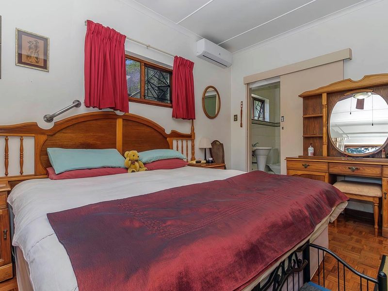 Classic And Classy 4 Bedroom Home - Photo 7