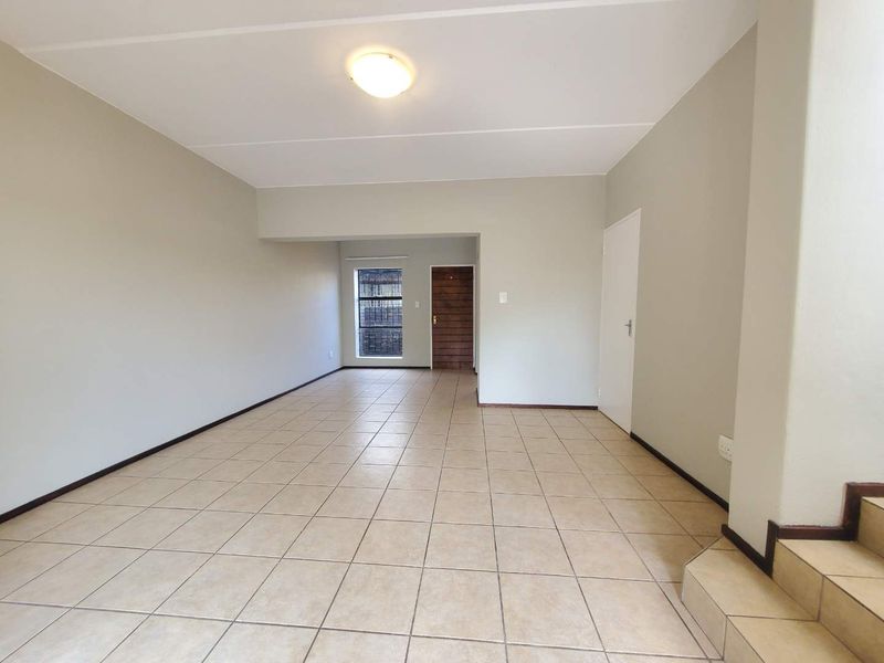 Stunning 2-bedroom duplex townhouse in Sugar Bush Estate, Noordheuwel - Photo 2