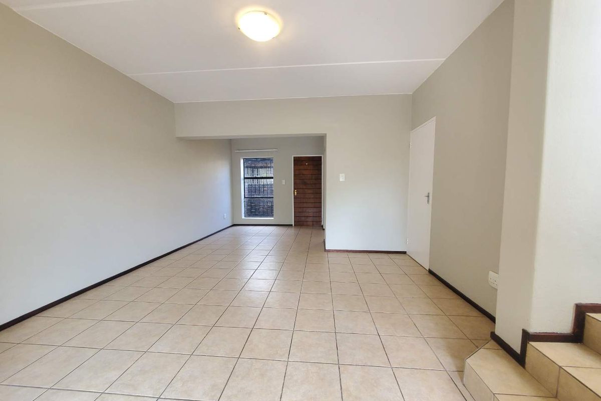 Stunning 2-bedroom duplex townhouse in Sugar Bush Estate, Noordheuwel - Photo 2